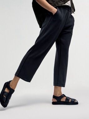Lululemon softstreme black cropped pants